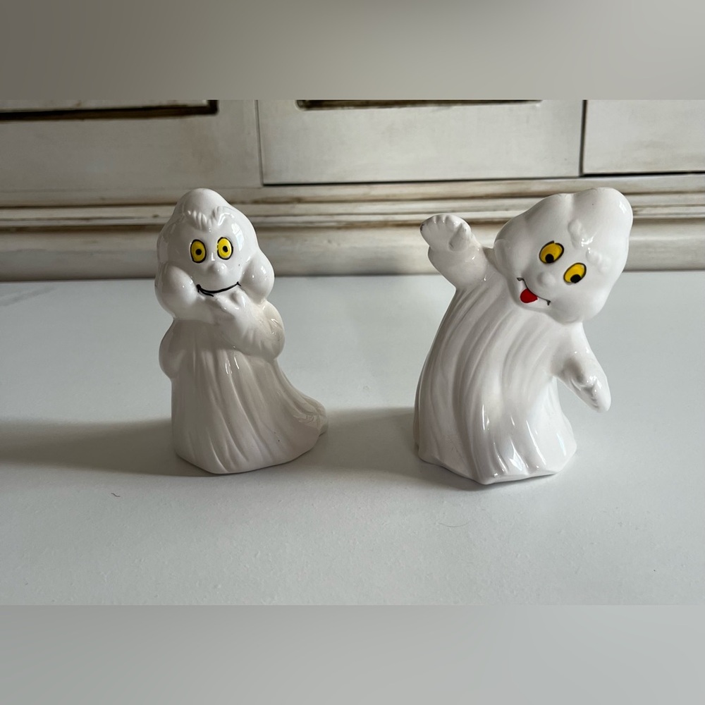 Vintage Hallmark Small Ceramic Ghosts Halloween Figurine 4" set of 2 decor